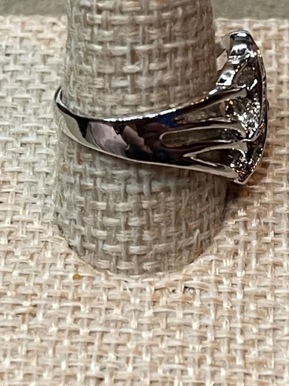 Vintage 80s Silver-Toned Rhinestone Interlocking Ribbon Crossover Ring Size 6.75